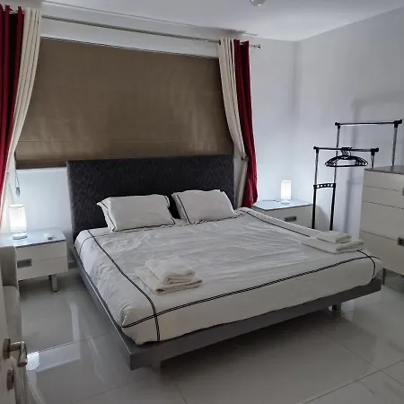 Apartment Town Pent House